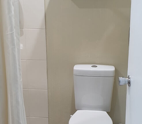toilet-queen-one-single-motel-room-central-motel-ipwish